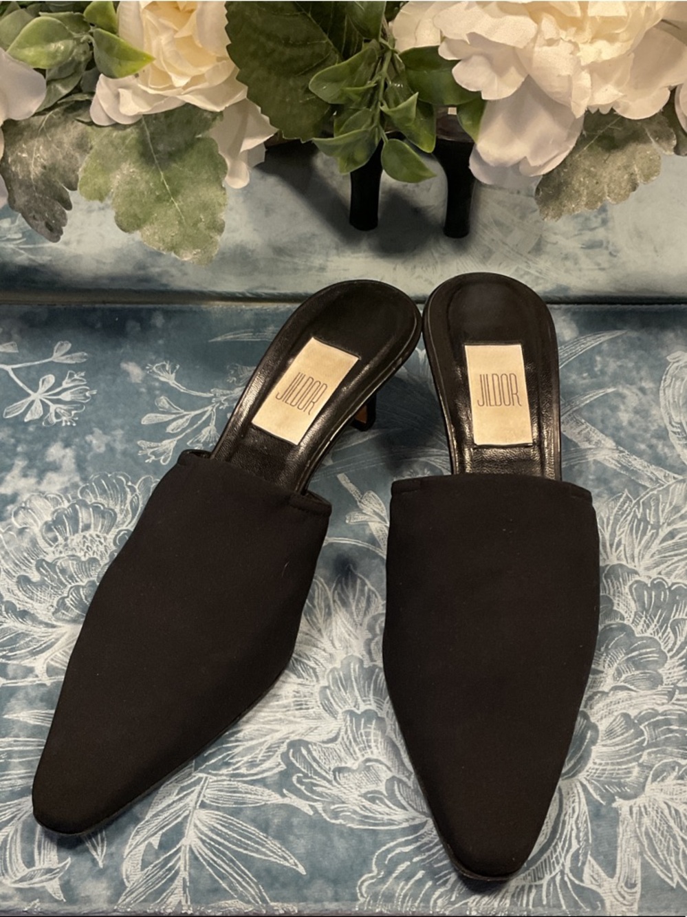Jildor Black Pointed-Toe Slip-On Mules